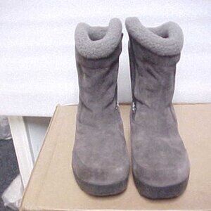 Ladies Sorel waterproof insulated snow boot with side zipper size 8.5